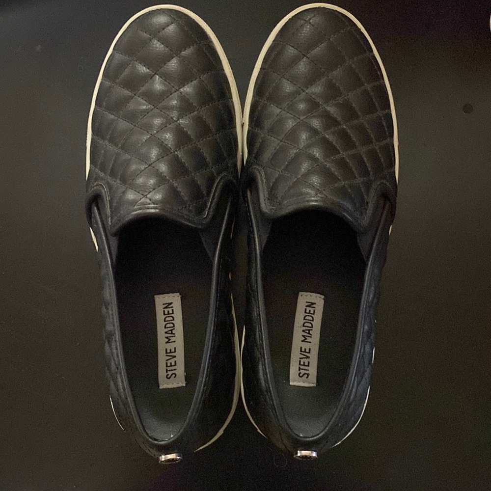 Women’s size 9 Steve Madden slip on shoes